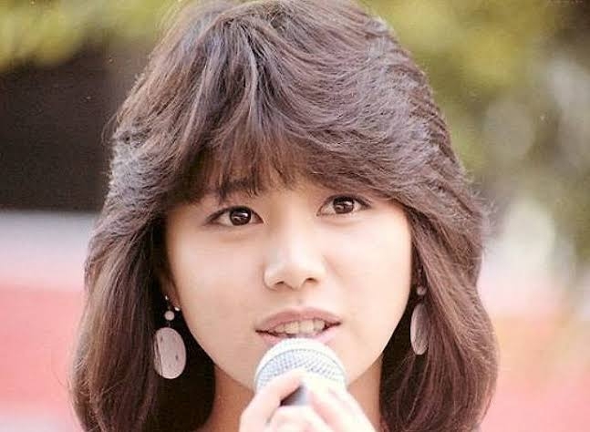 野々村真の長女・香音、暗めヘア＆ふわふわニットの21歳私服姿「マジ超かわいすぎる」「まつ毛長いぃ」