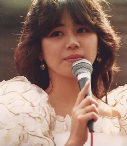 野々村真の長女・香音、暗めヘア＆ふわふわニットの21歳私服姿「マジ超かわいすぎる」「まつ毛長いぃ」