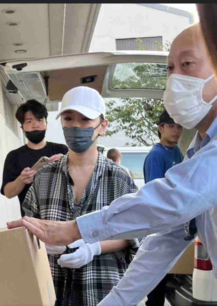 浜崎あゆみ、被災地支援で訪れた保育園からサプライズ 子供たちの手作り感謝状に「感涙」