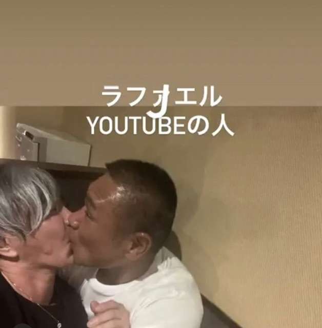 ラファエル、子供が緊急入院ですべてのSNS配信休止へ「僕が付き添っている間は発信を止めさせてもらう」