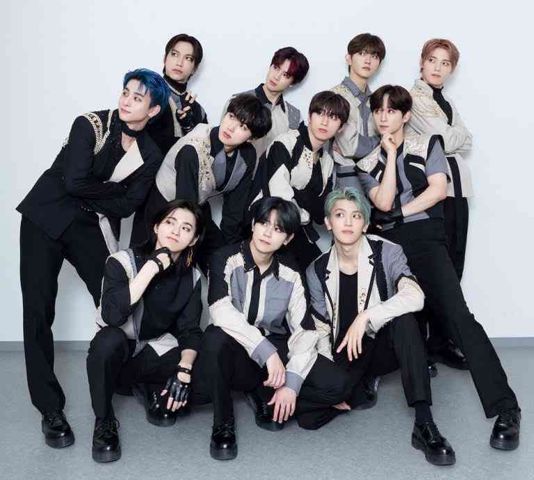 INI、1stアルバム『Awakening』12・14発売 メンバーソロジャケ含め全14形態