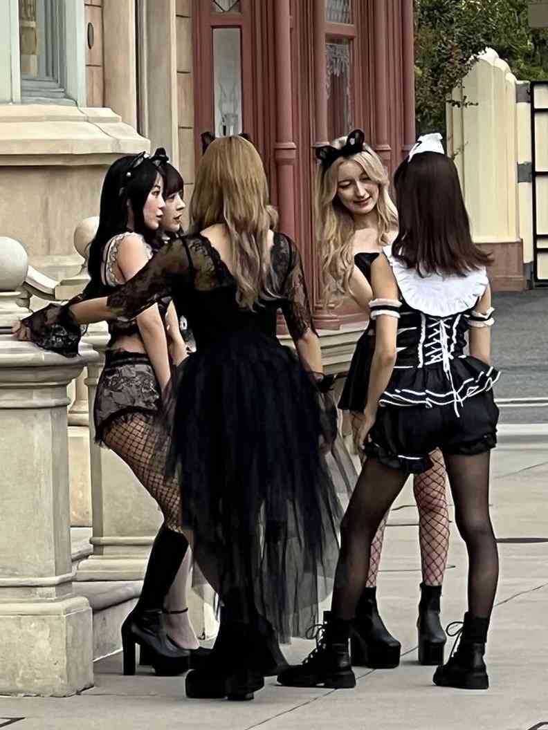 「下着ユニバ」騒動　女性インスタグラマーが