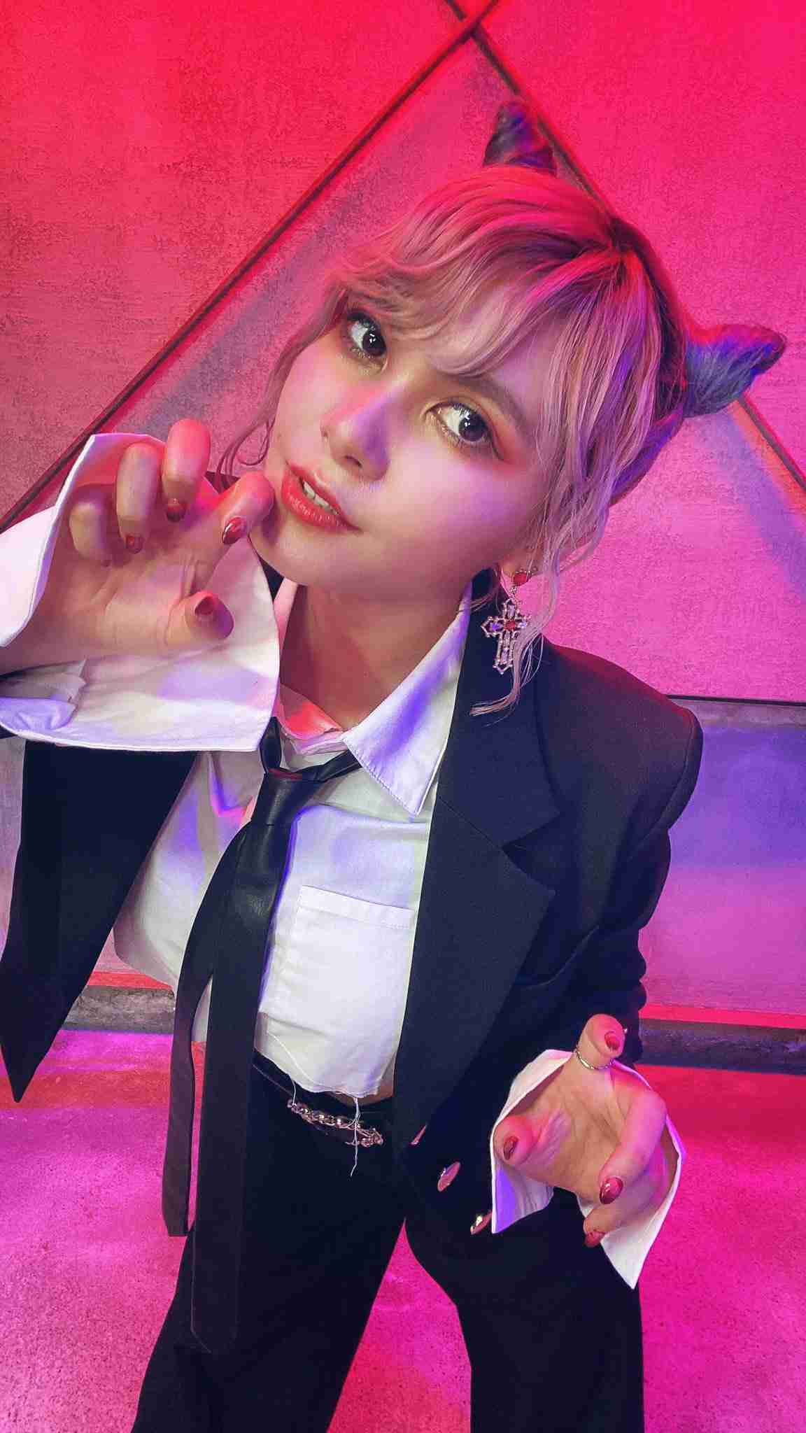 中川翔子『チェンソーマン』パワーのコスプレ姿に反響「たまらん」　変なポチタとの2ショットは「ヤベぇ！」