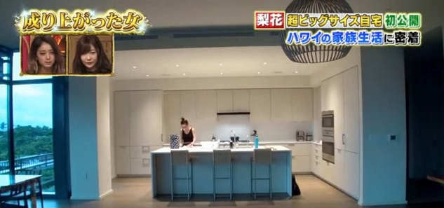 49歳・梨花「人生初の岐阜県に」背中ぱっくりの旅コーデに驚きの声!「きれいでヤバ」「目立ち過ぎ」