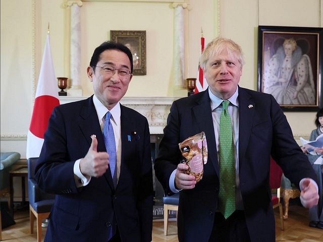 岸田首相「マスク、屋外不要」を強調　メッセージの出し方に苦悩