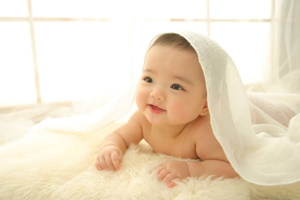 【悩み】動画を見ながらでないと離乳食を食べない