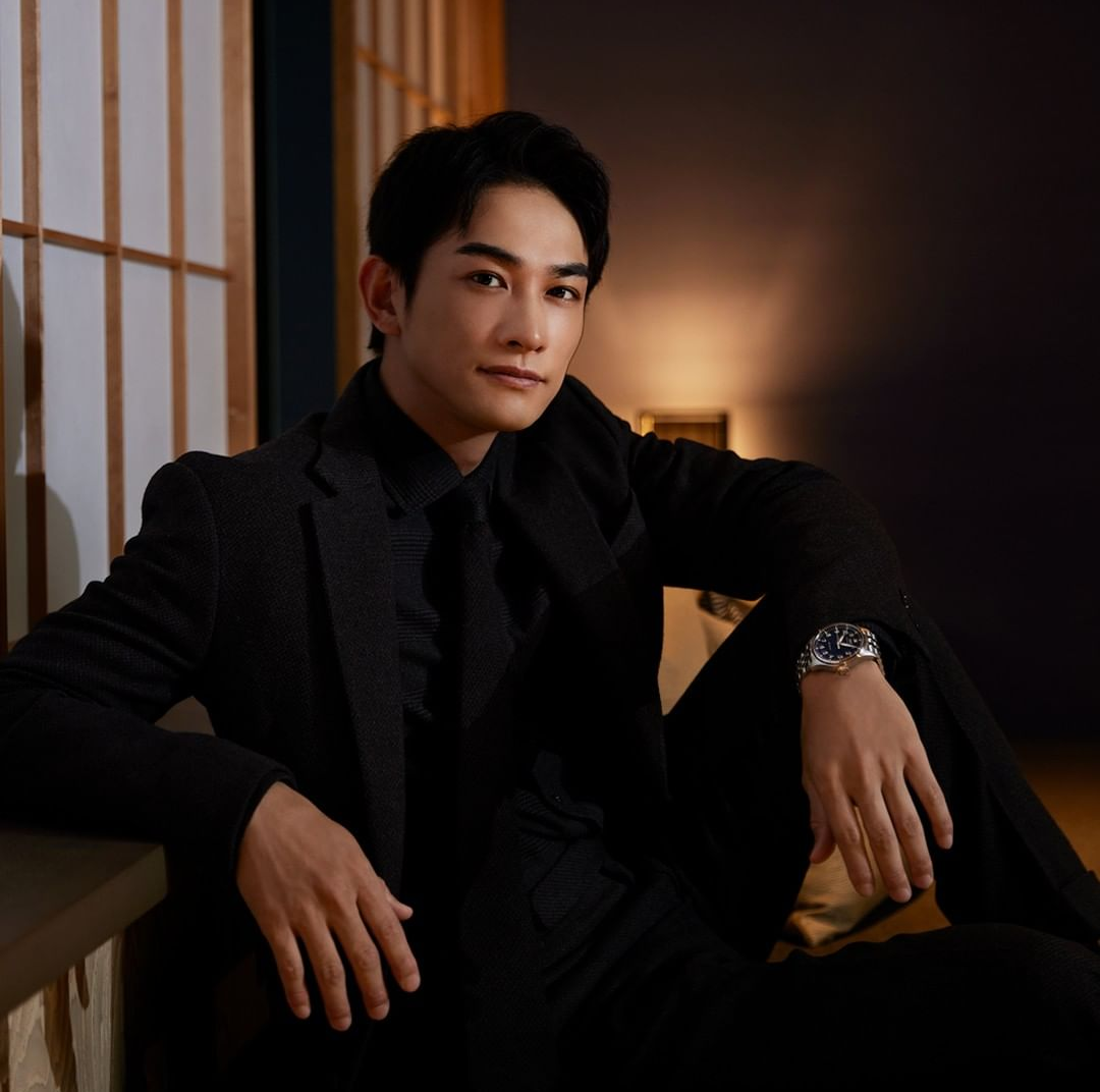 町田啓太、10年前の写真公開に照れ笑い「眉毛ほっそいですね」