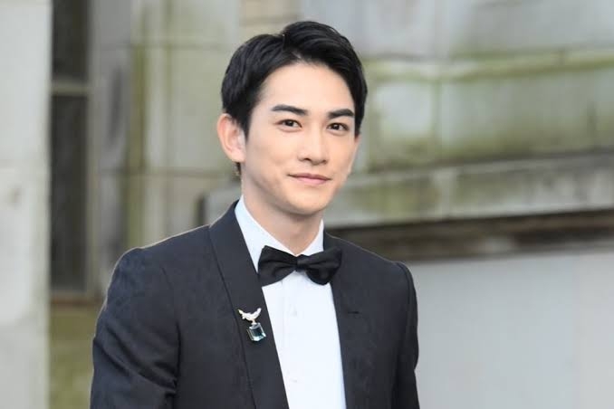 町田啓太、10年前の写真公開に照れ笑い「眉毛ほっそいですね」