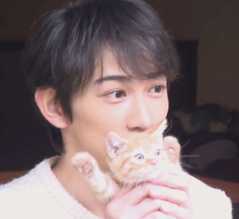 町田啓太、10年前の写真公開に照れ笑い「眉毛ほっそいですね」