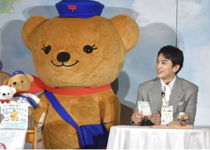 町田啓太、10年前の写真公開に照れ笑い「眉毛ほっそいですね」