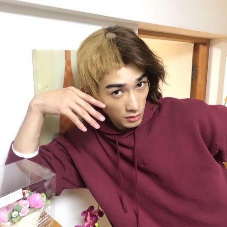 町田啓太、10年前の写真公開に照れ笑い「眉毛ほっそいですね」
