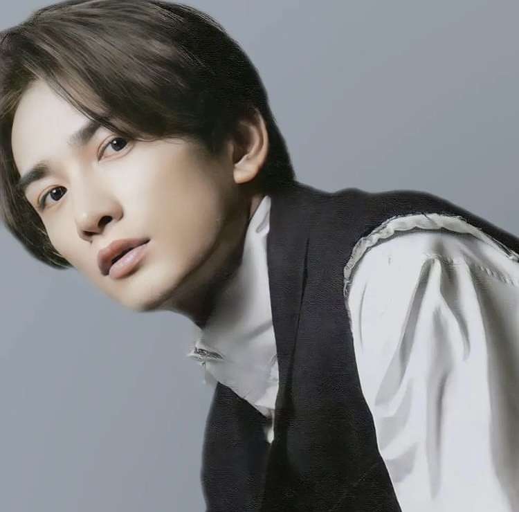 町田啓太、10年前の写真公開に照れ笑い「眉毛ほっそいですね」