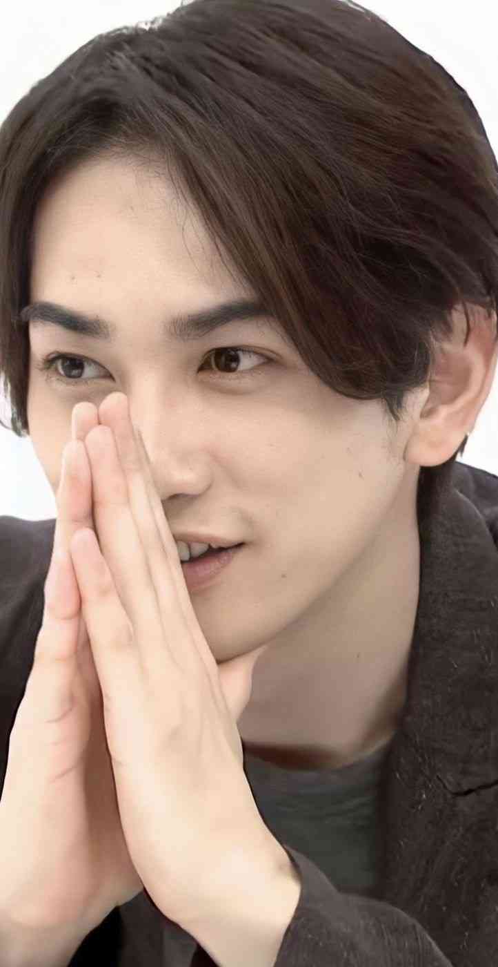 町田啓太、10年前の写真公開に照れ笑い「眉毛ほっそいですね」