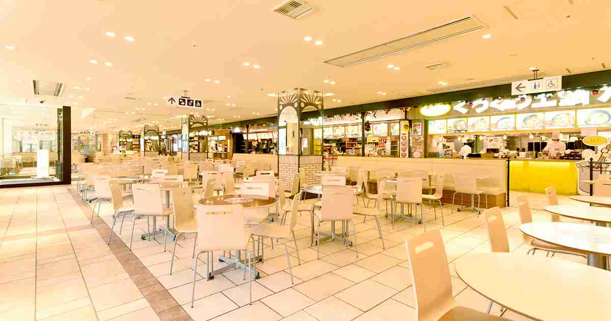 フードコートで働いている方〜！