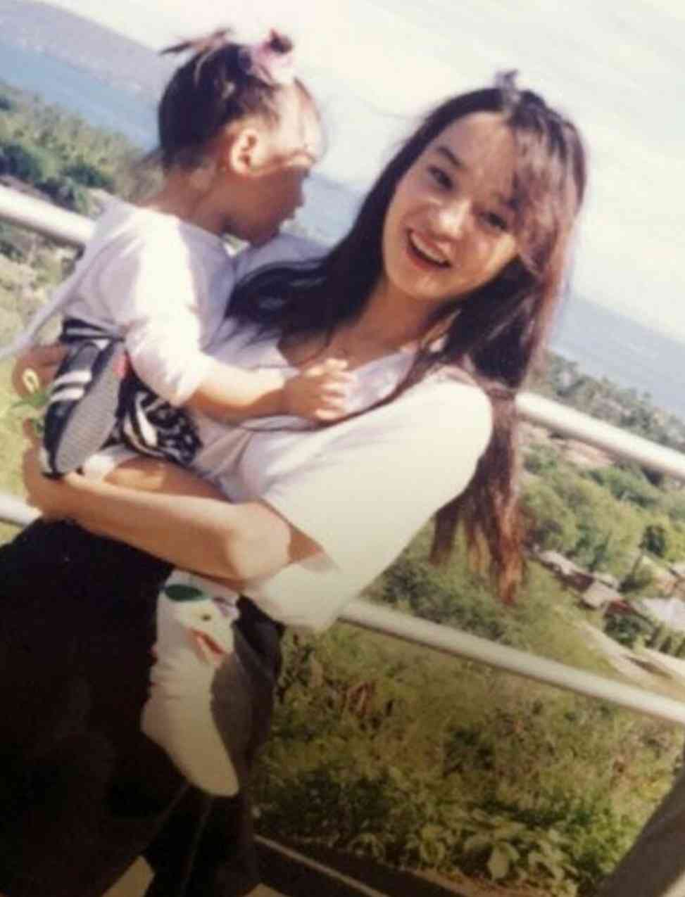 結婚したみちょぱの母・京子さんが「美人すぎ」「そっくり」「女優さんかと」と話題