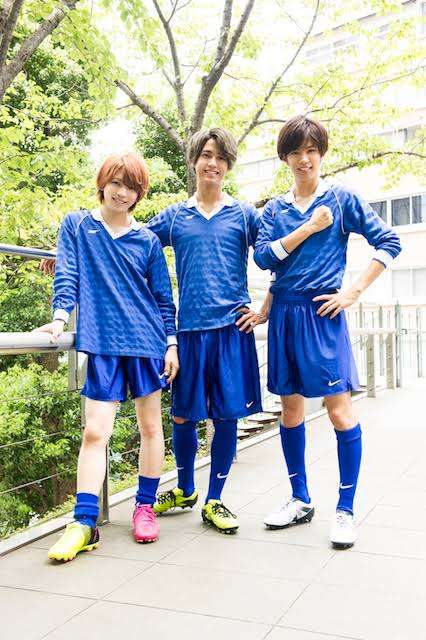 岩橋玄樹、雰囲気激変！上下黒＆ピンクスニーカーの最新ショットが「色んな玄樹くんが見れて幸せ」などの声