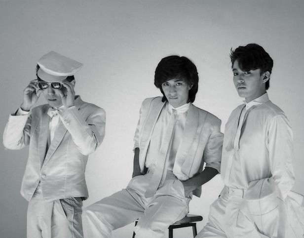小室哲哉、宇都宮隆＆木根尚登との“TM”ショットに反響！全員60代「変わらない」「カッコイイ」