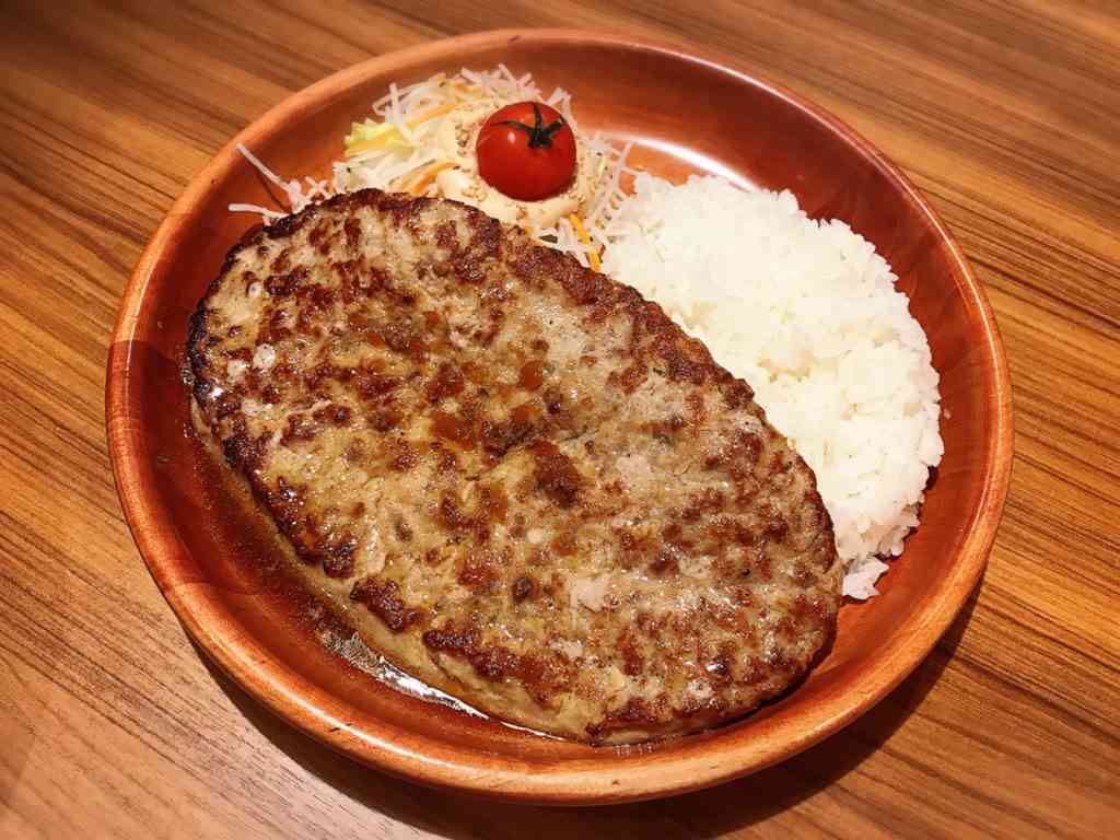 【史上最大級!?】びっくりドンキー、人気商品が巨大な「ガリバーサイズ」に