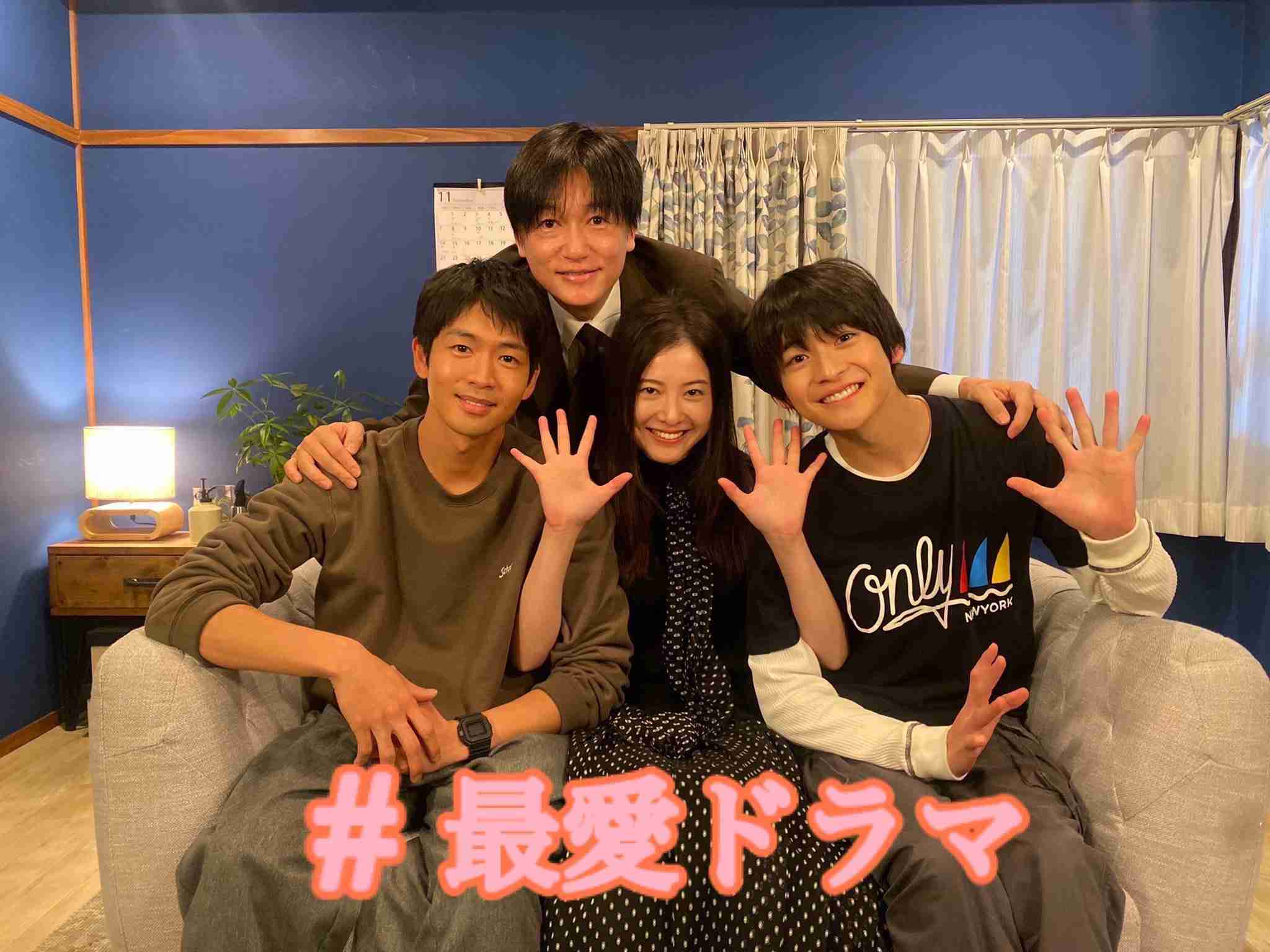 松下洸平　ドラマ「最愛」で共演の高橋文哉と2ショット　「優しい笑顔で、嬉しいです」「2人とも可愛い」