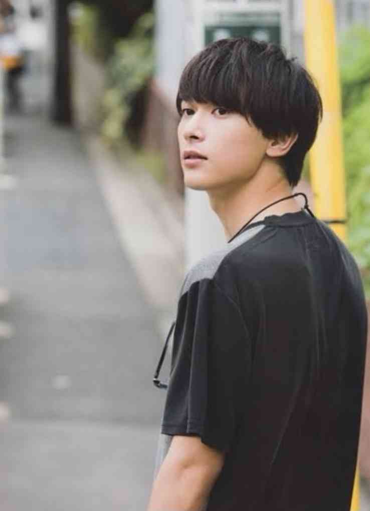 存在感を感じて…　約8割が街中で見かけて”思わす目で追った”相手の特徴