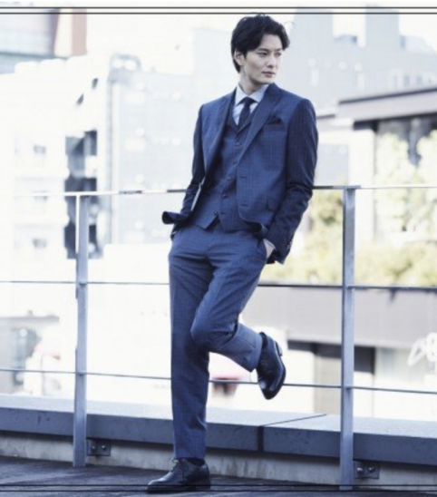 存在感を感じて…　約8割が街中で見かけて”思わす目で追った”相手の特徴