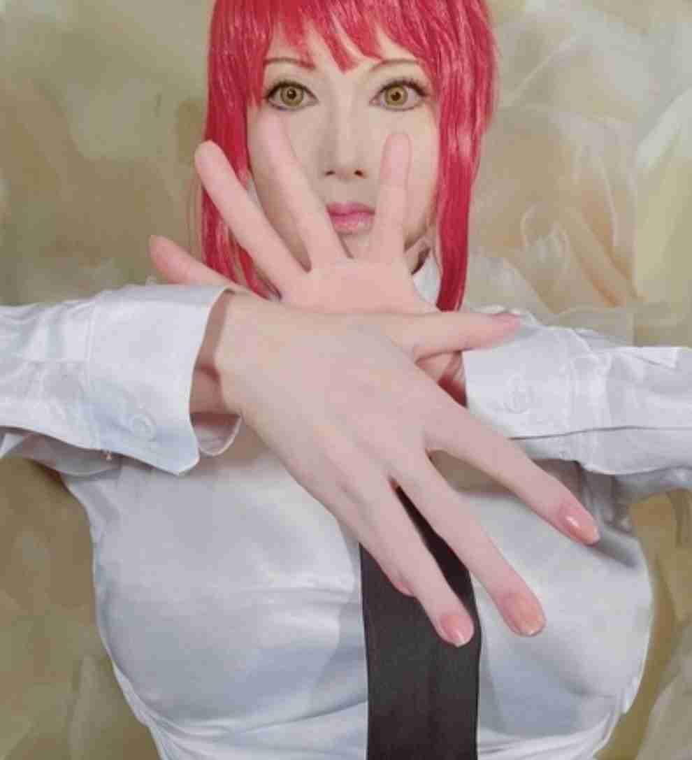 叶美香「チェンソーマン」人気キャラ・マキマのコスプレ披露 ファン絶賛