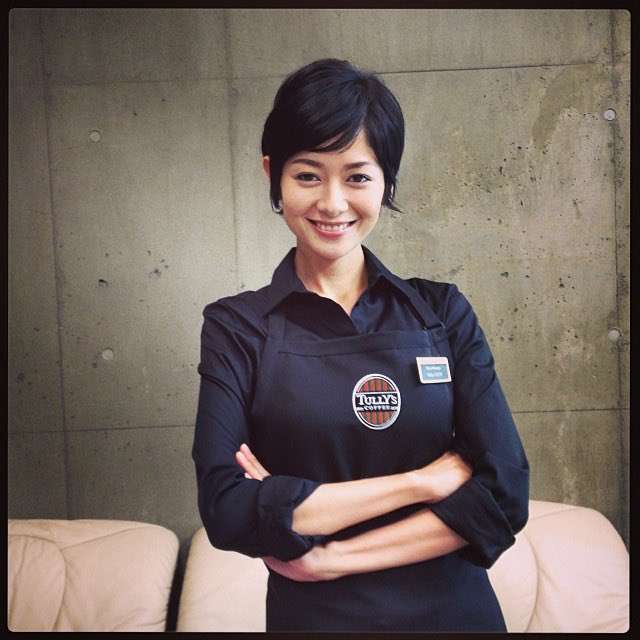 40歳・真木よう子、金髪→青髪に変身 「カッコいい」「凄くお似合い」「素敵すぎ」と絶賛
