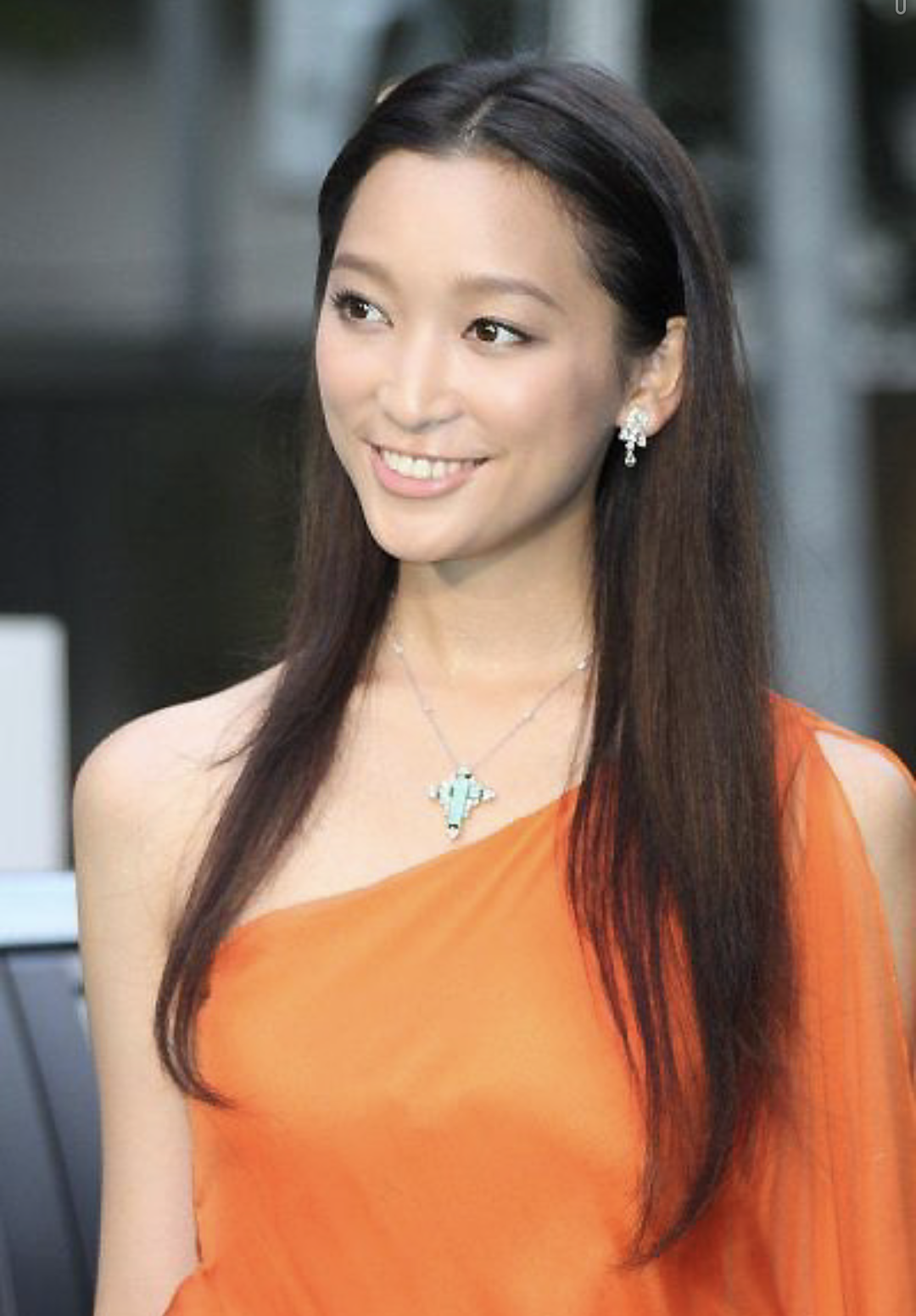 杏、メッシュ入りショートヘアでフランス生活を満喫 父・渡辺謙への連絡は「まあしている」