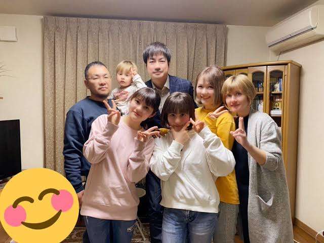 三姉妹の母、三姉妹の方