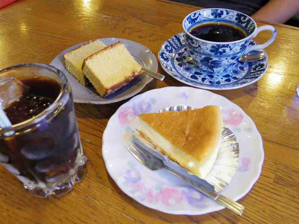 名物や名所、地元の人はそんなに行かないよ、食べないよというもの