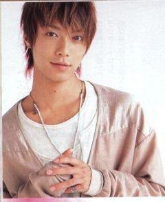 元・成宮寛貴さん、自宅の玄関を公開!2mの雲竜柳を飾り「オシャレ」「センスいい」