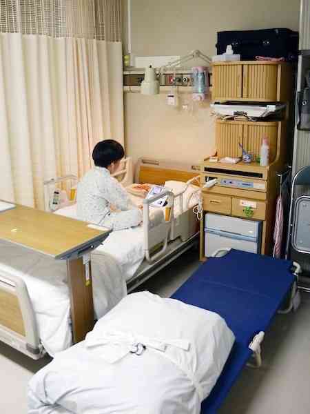 付き添い入院支援進まず　厚労省の実態把握不調