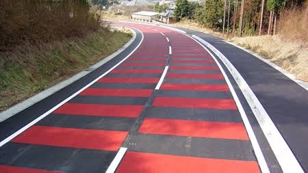 山梨県警「峠道はサーキットをするところではありません」 暴走ローリング族に憤慨...徹底検挙宣言