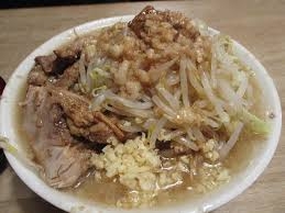 皆さんは家系ラーメン派？二郎系ラーメン派？
