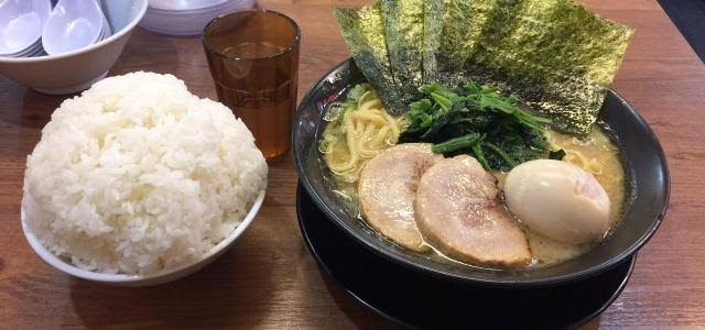 皆さんは家系ラーメン派？二郎系ラーメン派？