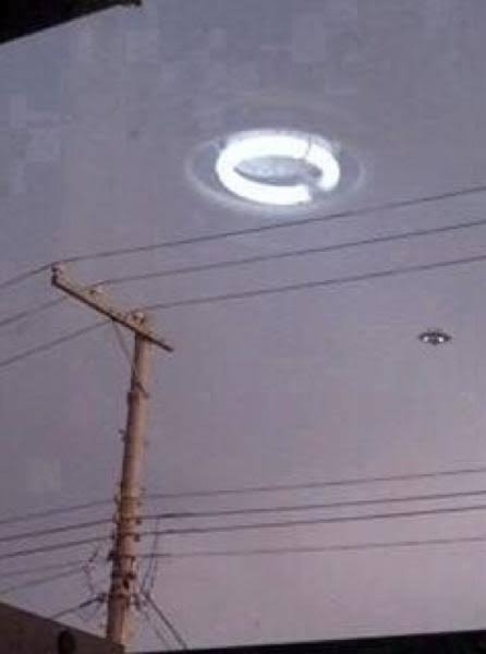 要潤　皆既月食を撮影した写真に「謎の飛行物体が…U、UFOですかね？」