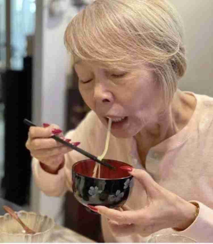 「一人で牛丼屋でメシを食うのはおじさんだらけ」と思いきや、案外女性も行っていることが判明