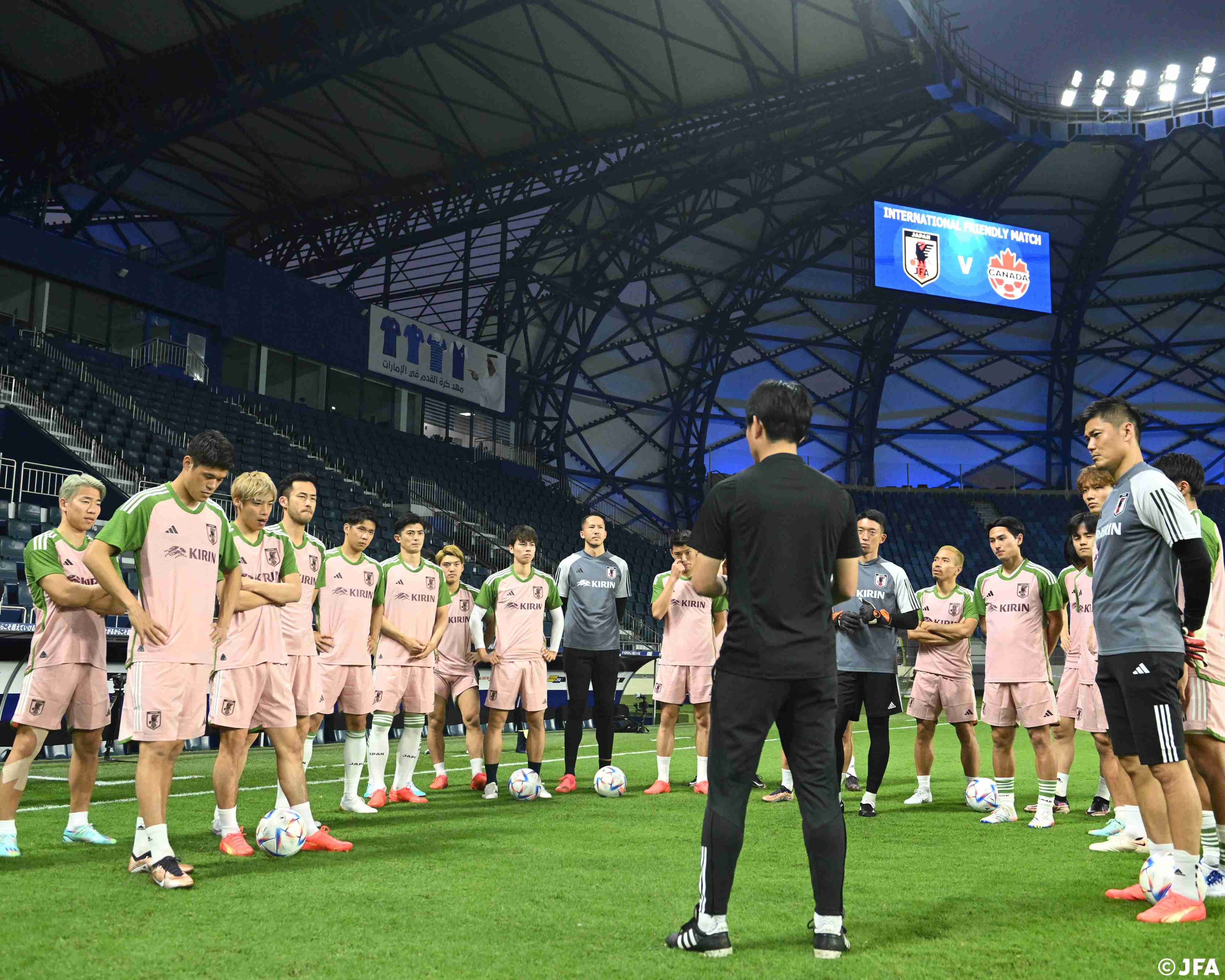 【W杯】長友佑都また髪色変えた！金色の次は真っ赤　初戦ドイツ戦へみなぎる闘志