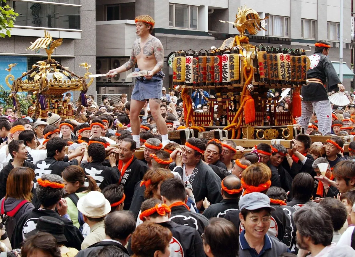 オラオラ系ブームから10年が経ち、当時入れた和彫りのタトゥーを後悔する人たち