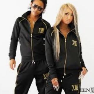 オラオラ系ブームから10年が経ち、当時入れた和彫りのタトゥーを後悔する人たち