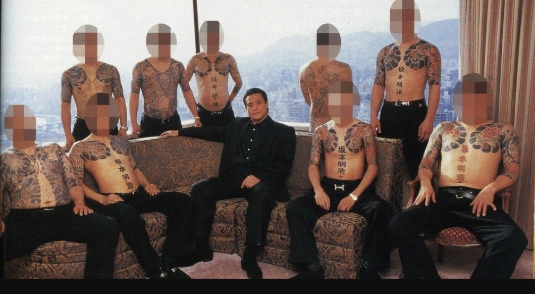 オラオラ系ブームから10年が経ち、当時入れた和彫りのタトゥーを後悔する人たち