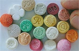 11歳娘に覚醒剤飲ませ、交際男にわいせつ行為させる　母親に懲役3年6月