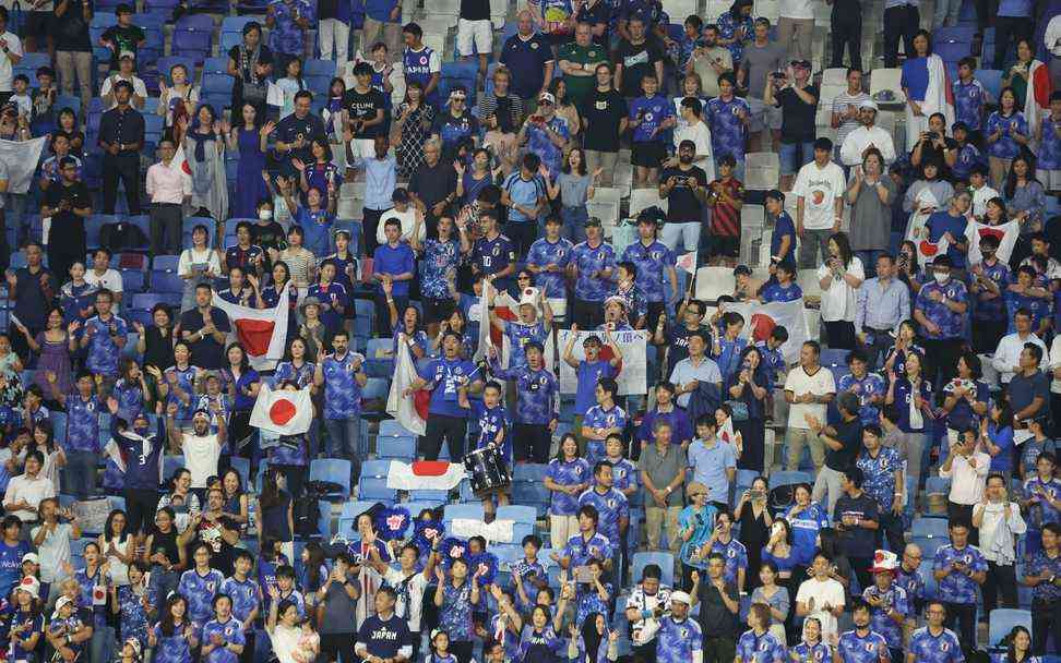 日本国内のマスク着用は同調圧力？　サッカー日本代表サポはノーマスクでニッポンコール　SNS「日本国内だけ異常」