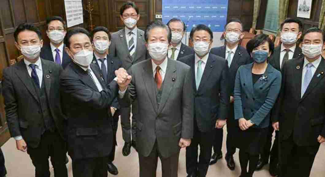「首相はゴム人間」耳を疑う陰謀論に人が魅入る闇 現代人を蝕む「スマホ教」とはいったい何なのか