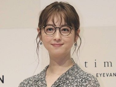 佐々木希　W杯応援臨戦態勢、自宅リビング写真に「広い」「素敵な家」と反響