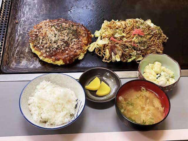 関西人は7割が“分ける派”、沖縄県では7割が“かける派”…「クリームシチューの食べ方」が二分する理由とは？