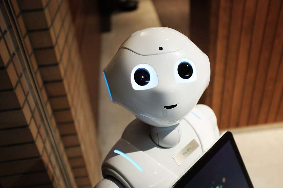 飲食チェーンの「配膳ロボット化」のウラで起こっている「ヤバすぎる事態」