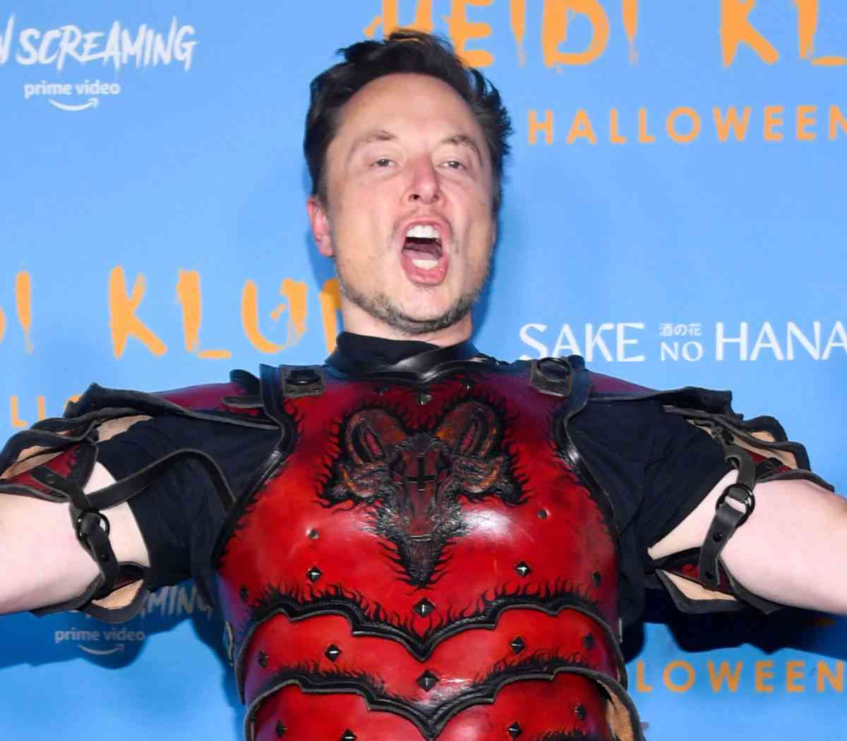 バレンシアガがツイッターのアカウントを削除、マスク氏買収による規制緩和を懸念か