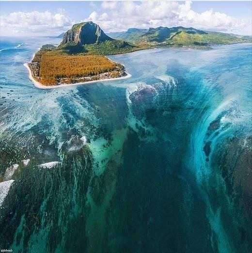 【閲覧注意】海や湖が怖くなる画像くださいPart3