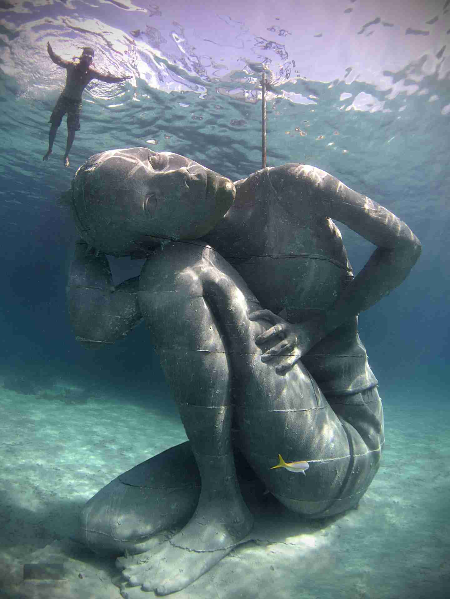 【閲覧注意】海や湖が怖くなる画像くださいPart3